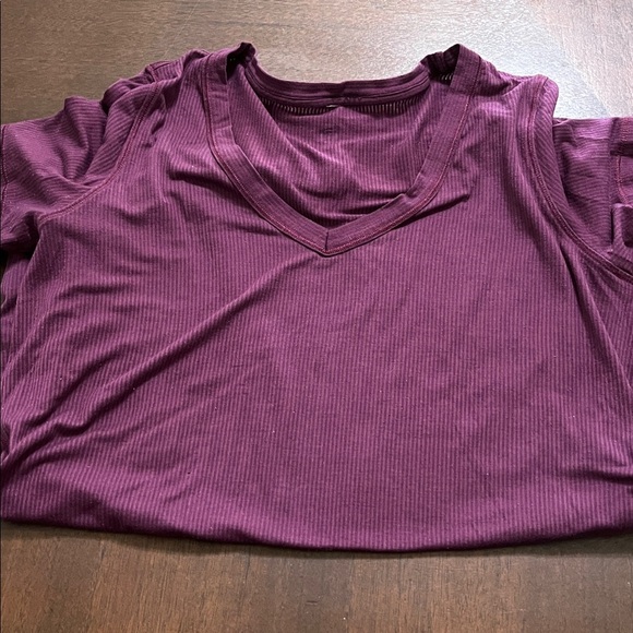 Lululemon Burgundy Top - Picture 5 of 5